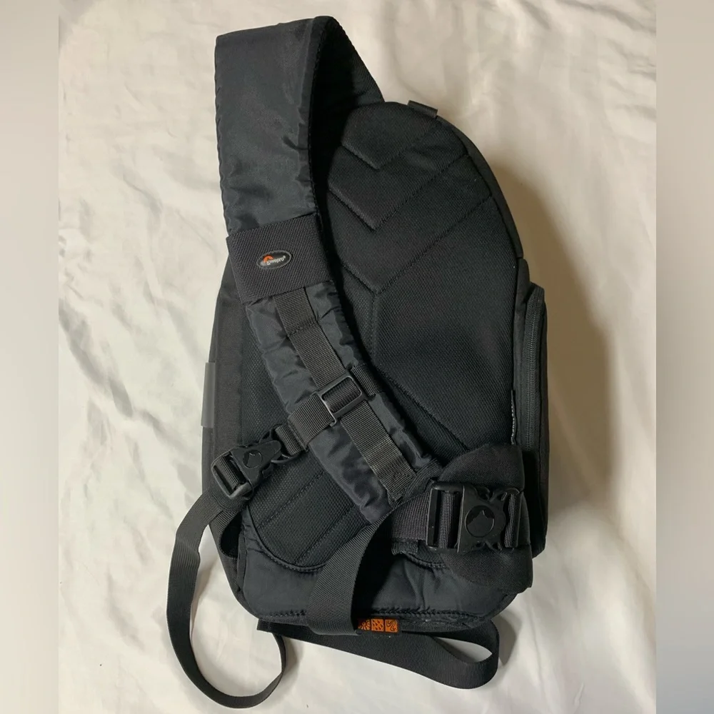 EUC Lowepro SlingShot 200 AW, All-Weather BackPack/Sling Bag - Black camera bag